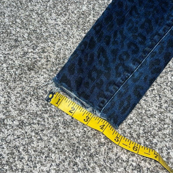 Judy Blue Women SZ 5/27 Animal Print Skinny Fit Raw hem Mid Rise Cheetah Jeans - Picture 4 of 11